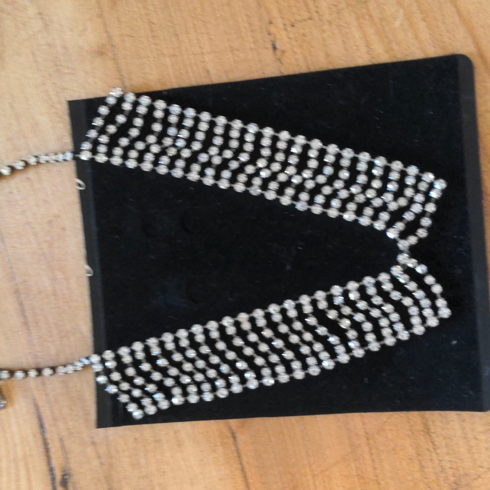 Choker necklace